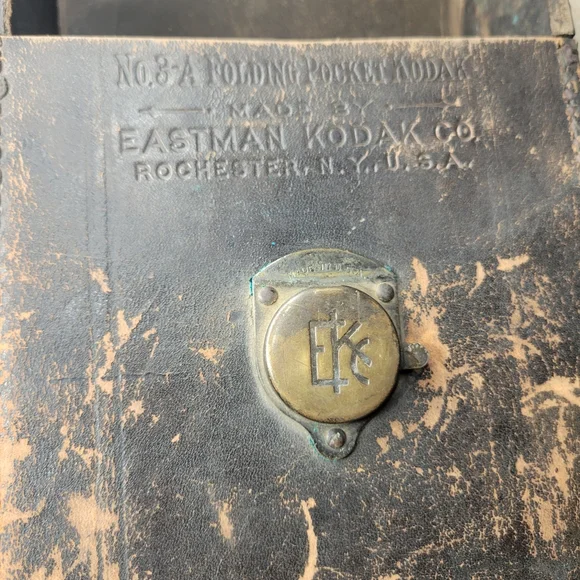 Vintage camera set Kodak Vintage Cameras in Black and Silver - Picture 9 of 16